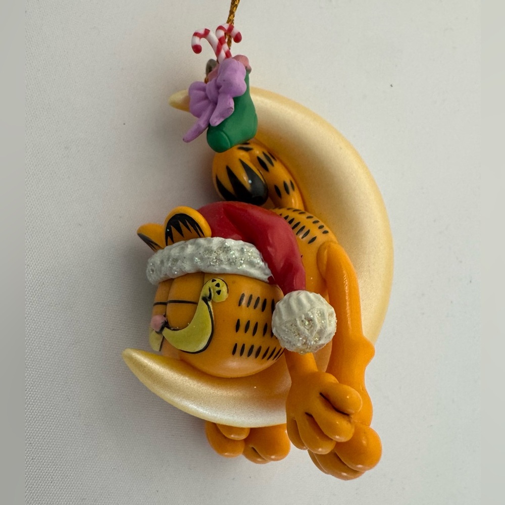 Garfield Holiday Hallmark Ornament Set - Picture 9 of 16
